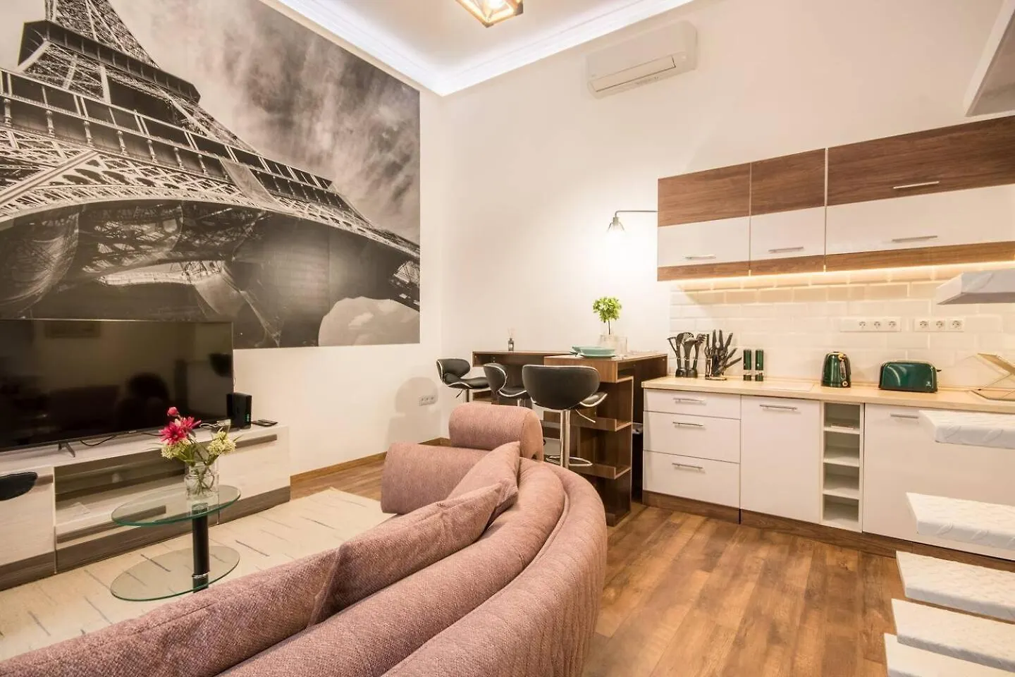 Brody Holiday-Calm And Comfort With Two Double Bed Budapest 0*,  Hungary